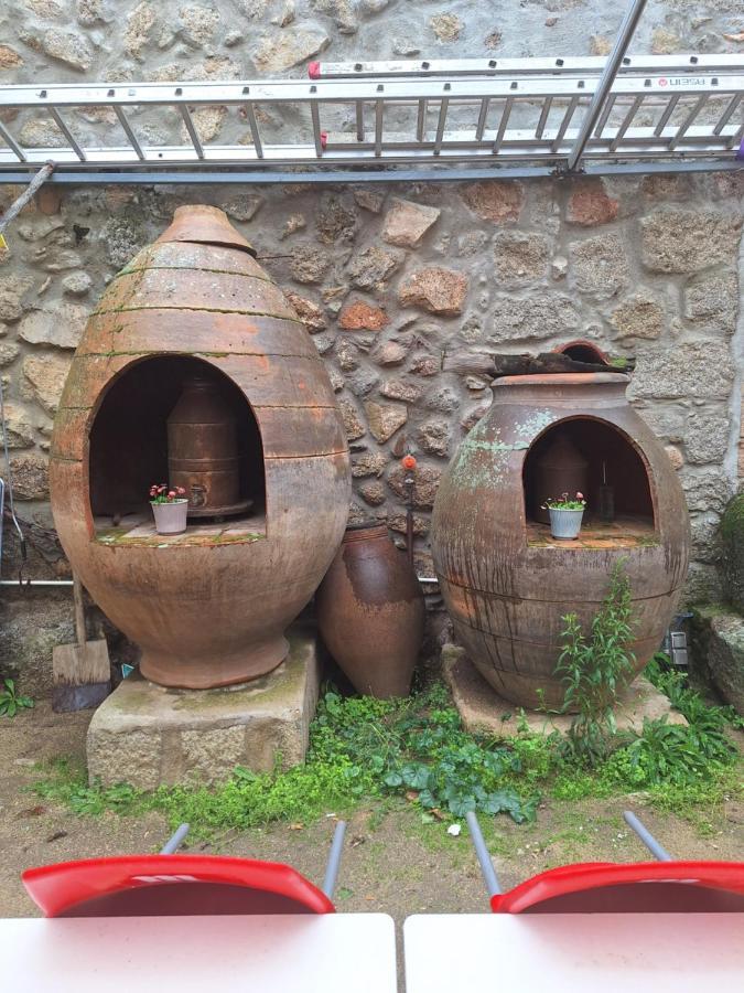 Hostal El Patio Restaurante San Bartolome de Pinares Екстер'єр фото