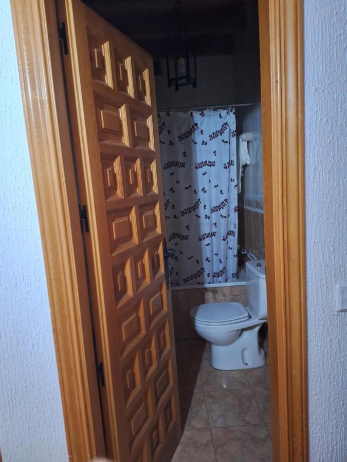 Hostal El Patio Restaurante San Bartolome de Pinares Екстер'єр фото