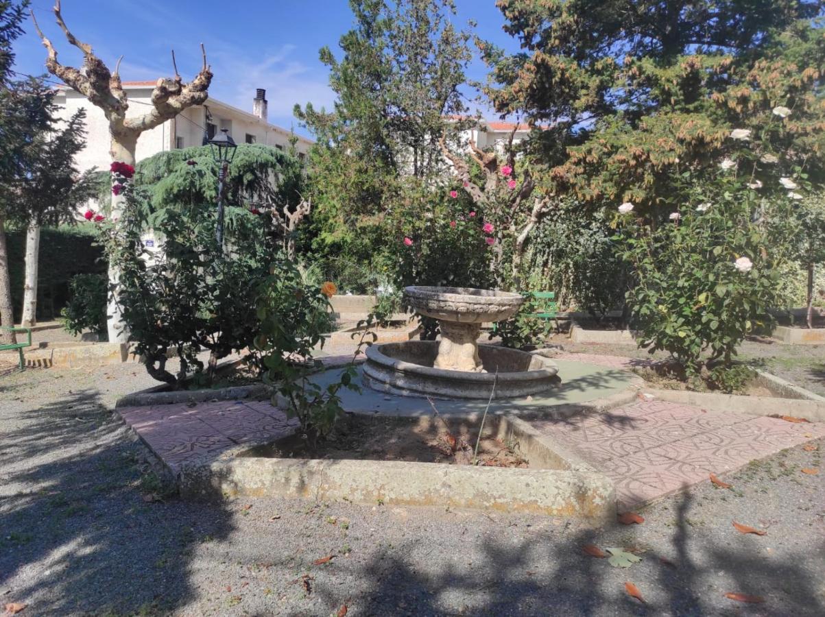 Hostal El Patio Restaurante San Bartolome de Pinares Екстер'єр фото